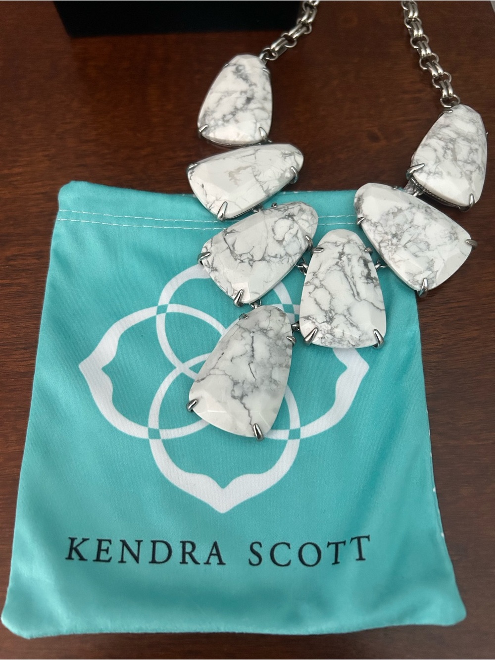 Kendra Scott Harlow White Marbled Howlite Bib Necklace with Dustbag - EUC